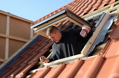 Pose de fenêtres de toit Velux à Cornay